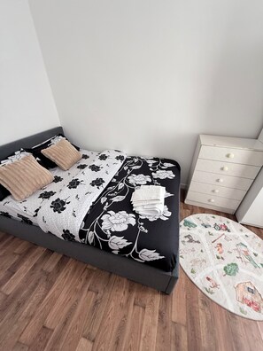 2 dormitorios, tabla de planchar con plancha, wifi y ropa de cama