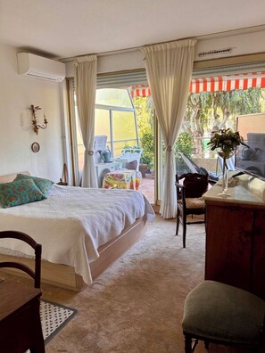Iron/ironing board, WiFi, bed sheets - Quiet 2-room apartment with pool, a stone's throw from the hustle and bustle of the Tropez area (Saint-Tropez)