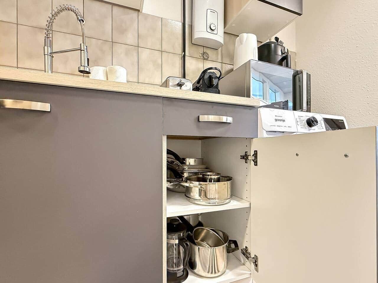 Kühlschrank, Mikrowelle, Ofen, Herdplatte