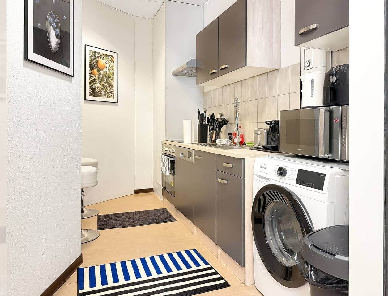 Kühlschrank, Mikrowelle, Ofen, Herdplatte