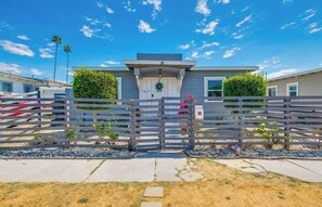 Exterior - 0.5 Mile Walk World Cup Stay - Entire Home (Inglewood)
