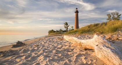 Creekside family gem, steps from beach and dunes