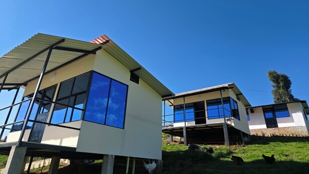 A modern building with large windows and a flat roof. - Altico Lola Martínez (Tota)