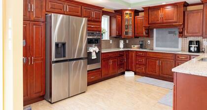 Elegant 5BR House Near Boston/ King Beds + 5 Free parking