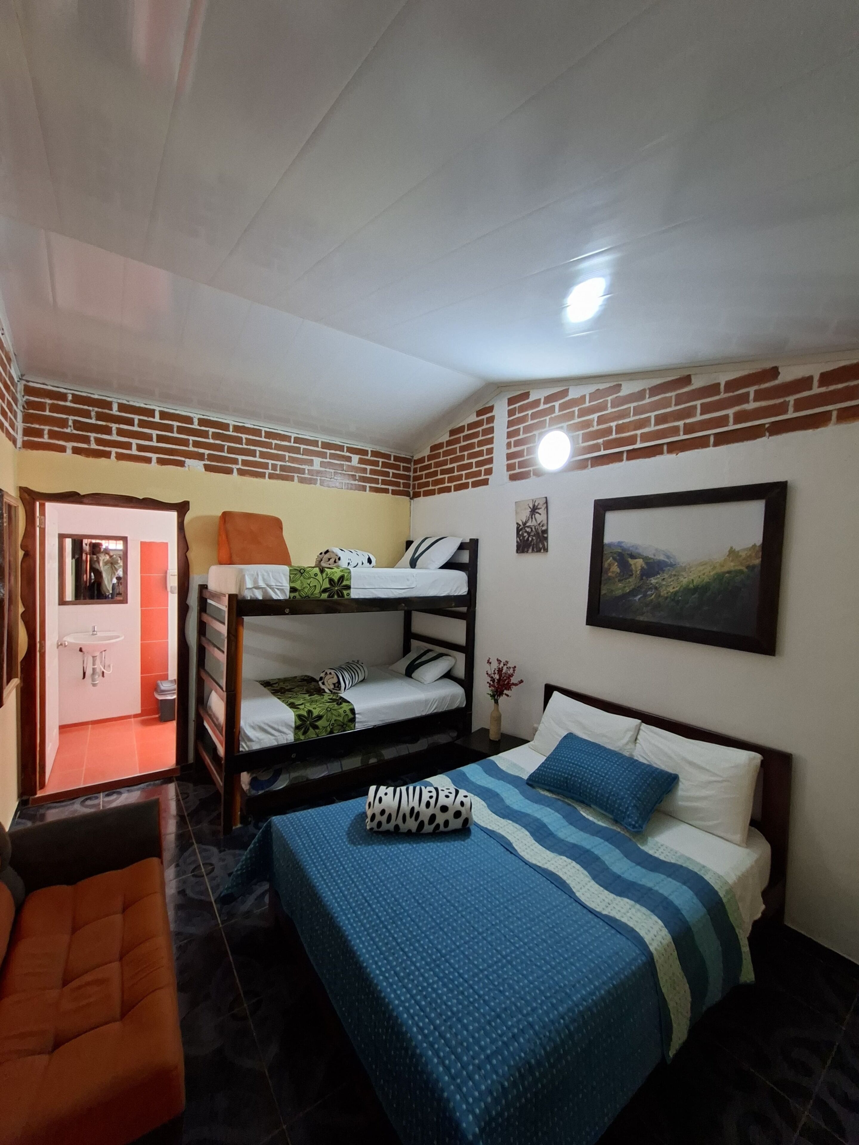 6 camere, Wi-Fi, lenzuola