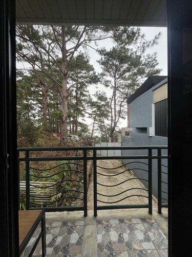 Peaceful 2-bedroom lodge in charming Baguio City,  getaway for golf courses