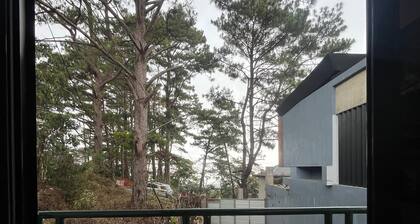 Peaceful 2-bedroom lodge in charming Baguio City, getaway for golf courses