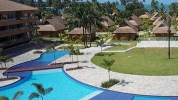 2 indoor pools, 3 outdoor pools