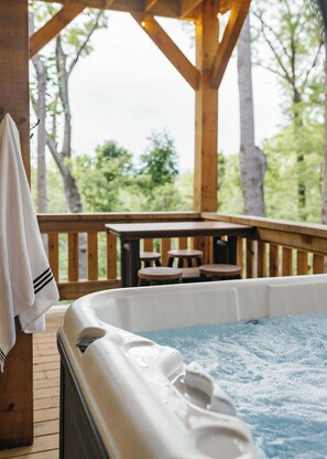 Outdoor spa tub - Sauna Hot Tub Game Room 3 Fires Playground w Views (Ellijay)