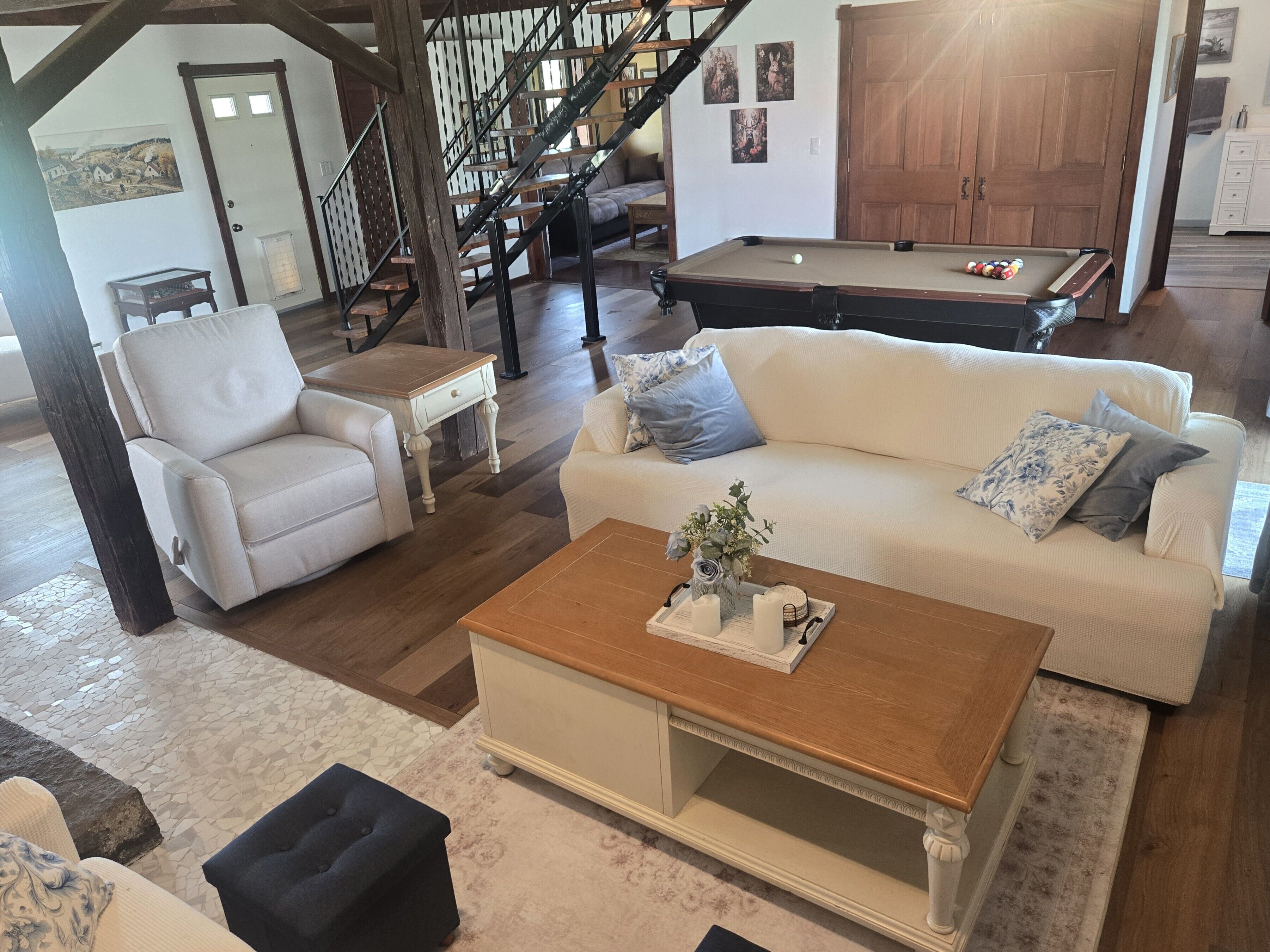 Smart TV, fireplace