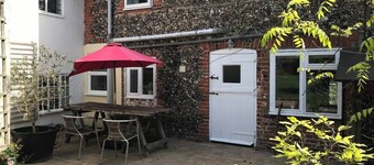 Spacious Suffolk Cottage in Village Setting
