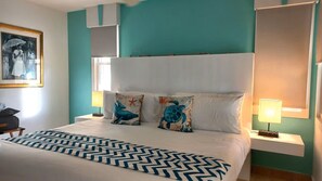 2 bedrooms, iron/ironing board, WiFi, bed sheets - Beachfront 2-bedroom Condo - steps from Grace Bay Beach!
Sleeps 4 - 6 ppl - (The Bight Settlement)