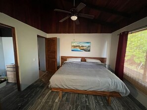 6 bedrooms, desk, free WiFi, bed sheets - Private, gated 3BR Pool Home in El Llano, 20 min to Beaches. (Tempate)