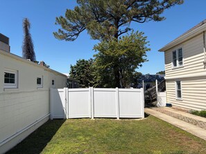 Property grounds - Downtown Rehoboth Ave Renovated Condo Pet Friendly (Rehoboth Beach)