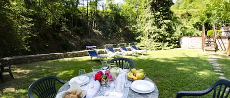 Outdoor dining