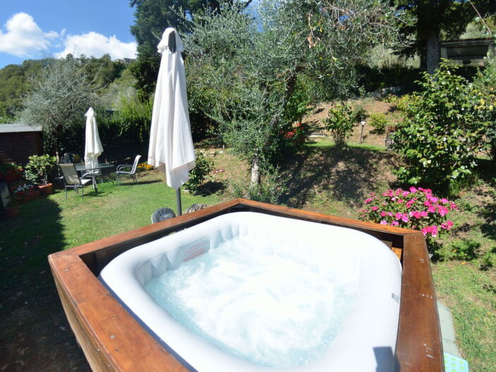 Outdoor spa tub
