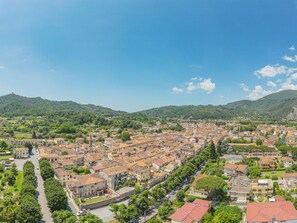 A town with historic buildings, a central street, and surrounding hills. - Casale 180 by Interhome (Camaiore)