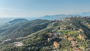 A hillside village with traditional architecture, narrow roads, and a mix of residential and agricultural buildings. - Il Corbezzolo by Interhome (Massarosa)