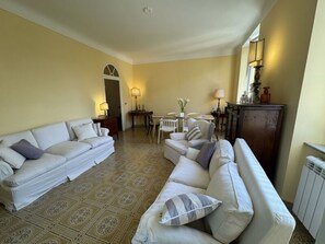TV - Piazza S. Romano by Interhome (Lucca)