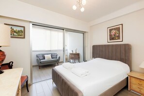 Iron/ironing board, Internet, bed sheets - Upstays Bright 1BR 50m² with terrace Cannes center (Cannes)