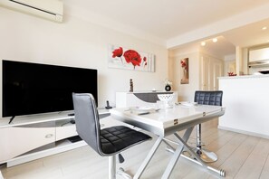 Dining - Upstays Bright 1BR 50m² with terrace Cannes center (Cannes)