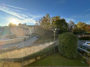 A residential street with houses, a parked car, and a street lamp. - Al Civico 80 by Interhome (Ciciana)