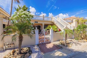 Exterior - Cozy Peaceful 3BR2BA Getaway ~ Close2Beach ~ Pool (Noord)