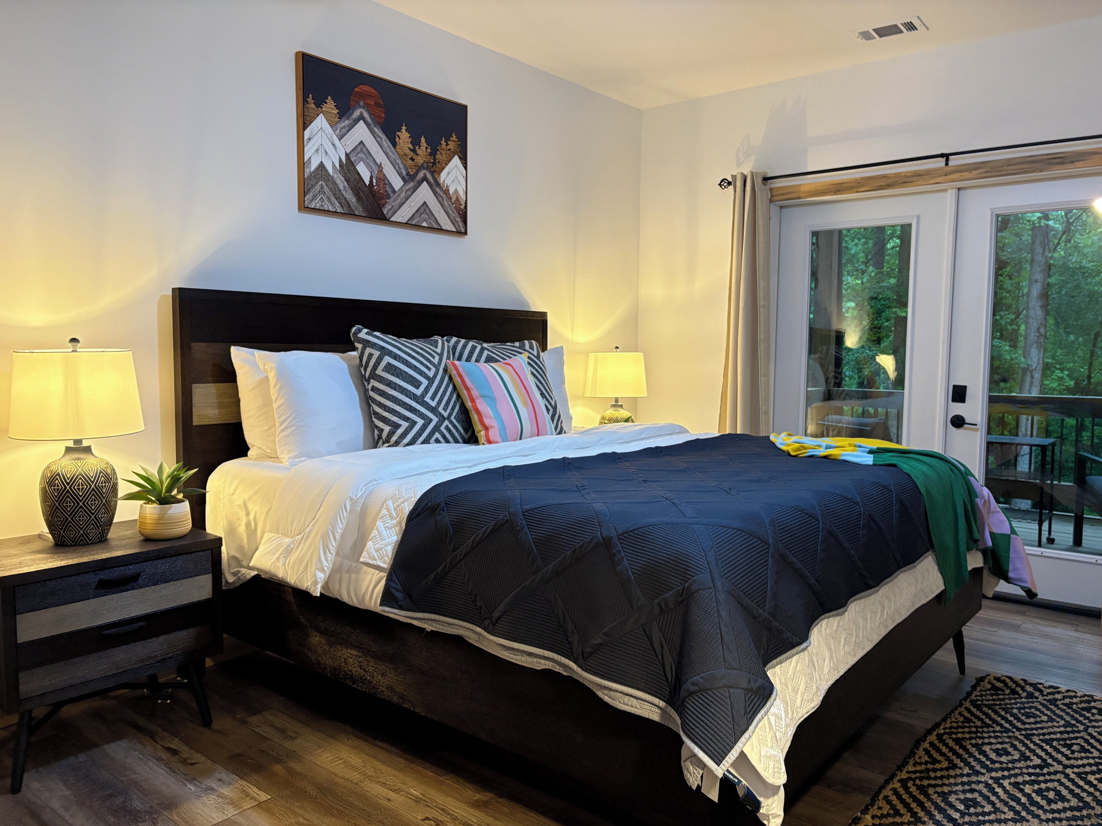 4 habitaciones, escritorio, tabla de planchar con plancha y wifi gratis 