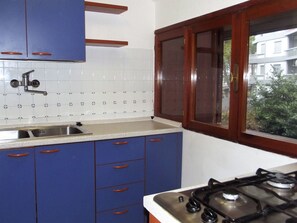 Fridge, microwave, cookware/dishes/utensils - Villa Cà del Portegheto 2 by Interhome (Lignano Pineta)