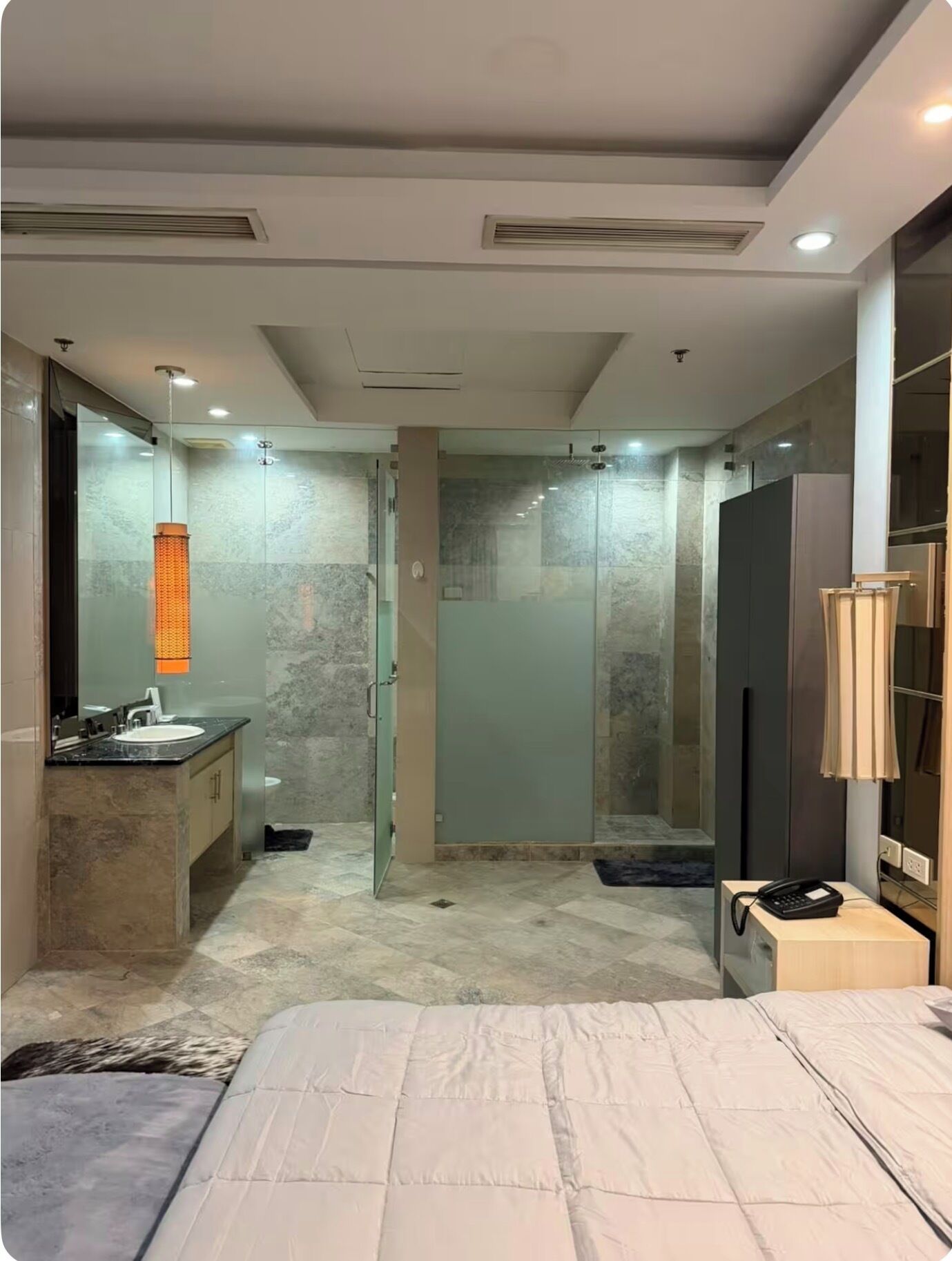 Luxury Suite, 2 Bedrooms, Mountain View | Bilik Mandi | Kelengkapan dandanan diri percuma, selipar, tuala disediakan, sabun 