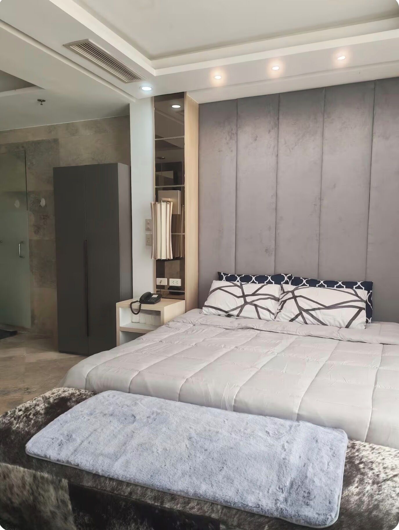 Luxury Suite, 2 Bedrooms, Mountain View | In-room safe, blackout curtains, iron/ironing board, free WiFi