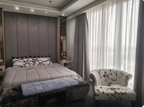 Suite Luxe, 2 chambres, vue montagne | Coffres-forts dans les chambres, rideaux occultants
