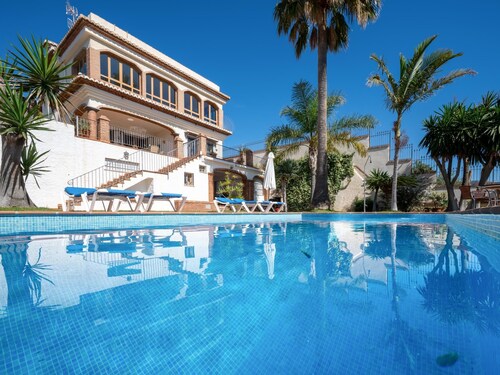 Villa El Pilar with private heated pool