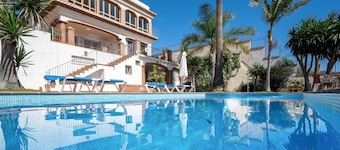 Villa El Pilar con piscina privada climatizada