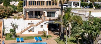 Villa El Pilar with private heated pool