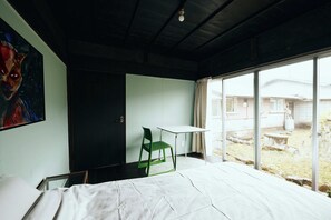 Room - Vrbo Property (恵那市)