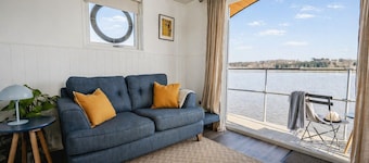 Sutton View - a cabin that sleeps 2 guests in 1 bedroom