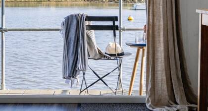 Sutton View - a cabin that sleeps 2 guests in 1 bedroom