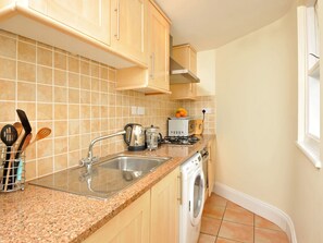 Fridge, microwave, oven, cookware/dishes/utensils - in Torquay by Interhome (Torquay)