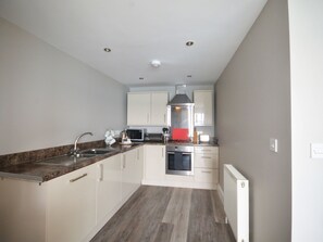 Fridge, microwave, oven, dishwasher - Wunderschöne Wohnung in Torquay by Interhome (Torquay)