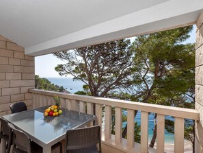 Terrace - Pine Canopy Ein-Schlafzimmer-Duplex-Wohnung A5 by Interhome (Brela)