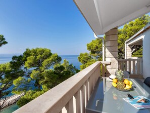 Terrace - Pine Canopy Family Studio mit Meerblick A2 by Interhome (Brela)