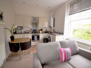 TV, DVD player - Modern eingerichtete Ferienwohnung in der unteren Etage by Interhome (Torquay)