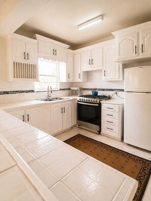 Private kitchen - Lucian Home. Fish Friday Village. Full House (Anse La Raye)