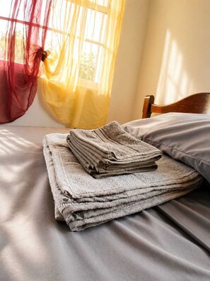 2 bedrooms, iron/ironing board, WiFi, bed sheets - Lucian Home. Fish Friday Village. Full House (Anse La Raye)