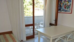 Unclassified image, 3 of 20, button - Gemütliche Ferienwohnung Billa 7 by Interhome (Lignano Sabbiadoro)