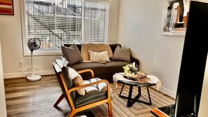 Smart TV - Sunlit Walkout Suite in Brighton • 2BR • Smart TV • Family-friendly (Saskatoon)