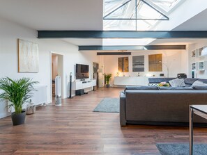 Unclassified image, 4 of 24, button - Exklusives Loft im Herzen von Düsseldorf by Interhome (Düsseldorf)