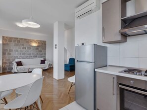Unclassified image, 3 of 29, button - Wohnung Tucepi Meeresfront A1 by Interhome (Tučepi)