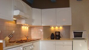Private kitchen - La Ferme by Interhome (Saint Cast le Guildo)